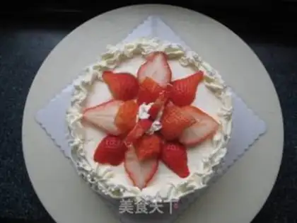 Make Strawberry birthday cake step 7