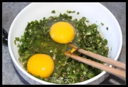Make Chili fried eggs step 5
