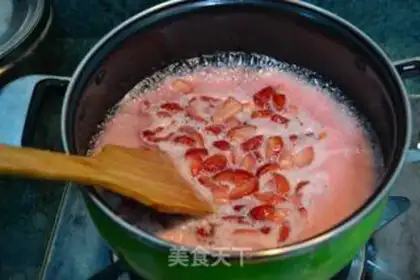 Make Strawberry jam step 4