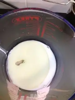 Make A raisin maffle step 0
