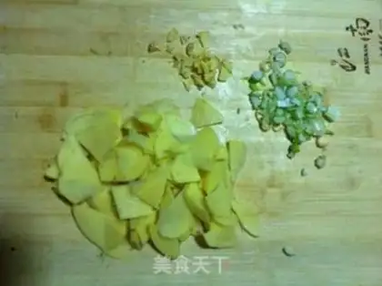 Make Celery potato chips step 1