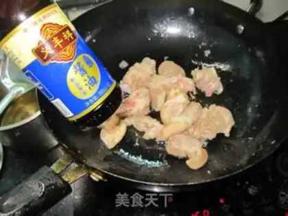 Make Pig hoof steamed taro step 2
