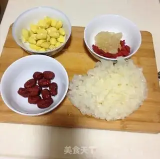 Make Sweet white fruit soup step 0