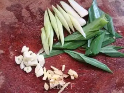 Make Garlic bouquets step 1