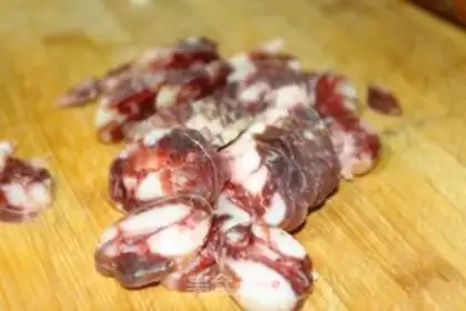 Make Garlic fried sausage step 1