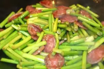 Make Garlic fried sausage step 3