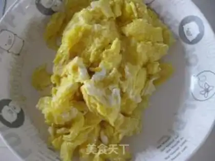 Make Garlic fried eggs step 5