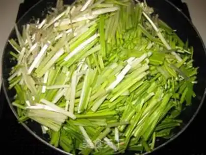 Make Garlic fried eggs step 6