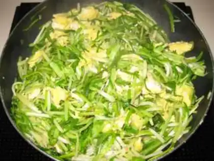 Make Garlic fried eggs step 9
