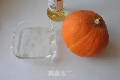 Make Pumpkin coconut soup step 0