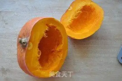 Make Pumpkin coconut soup step 1
