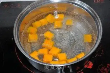 Make Pumpkin coconut soup step 4