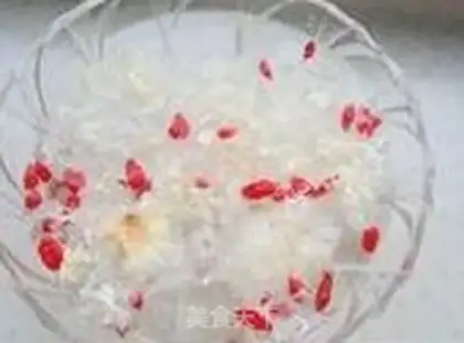 Make Silver ear soup for the mackerel step 1