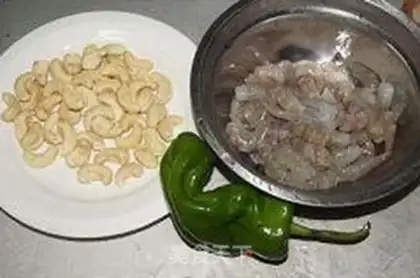 Make Cashew shrimp step 0