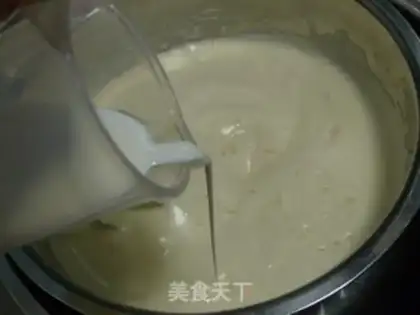 Make Christmas white forest cake step 1