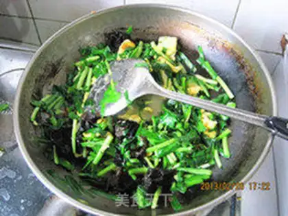 Make Eggs and mussels step 9