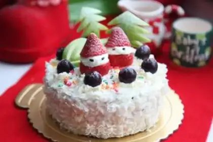 Make Christmas white forest cake step 14