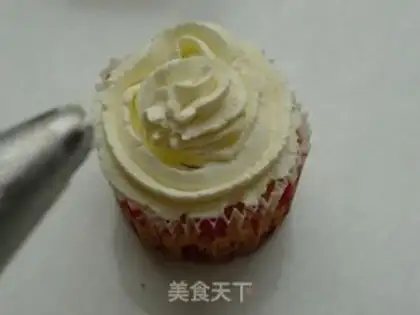 Make Christmas cupcakes step 10