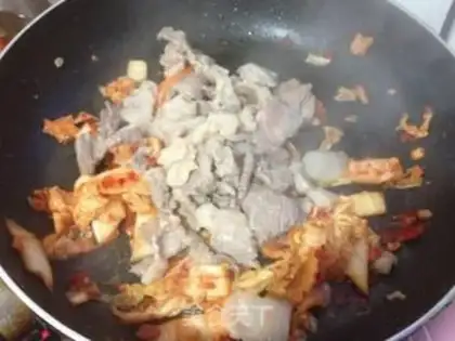 Make Hot cabbage makes a lot of meat step 8