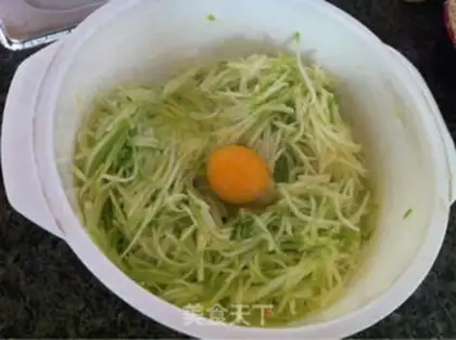 Make Cracker eggcake step 1