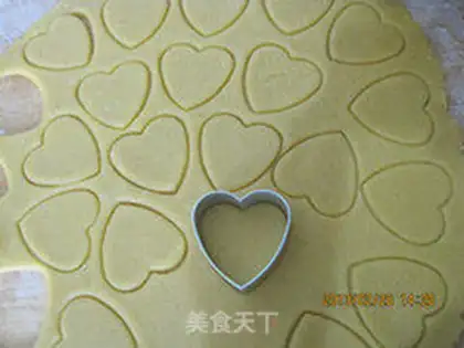 Make Heart-shaped doll-head cookies step 3