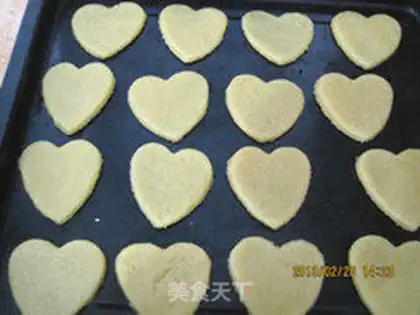 Make Heart-shaped doll-head cookies step 5