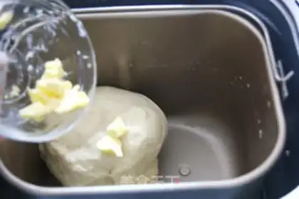 Make Mouse cheese, milk toast step 1