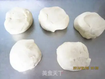 Make Red Bean Snowflake Bread step 3