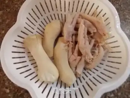 Make Chicken foot apricot mushroom step 0
