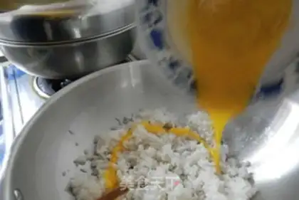 Make Gold egg fried rice step 6