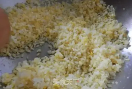 Make Gold egg fried rice step 7