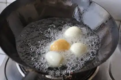 Make Garlic eggs step 1