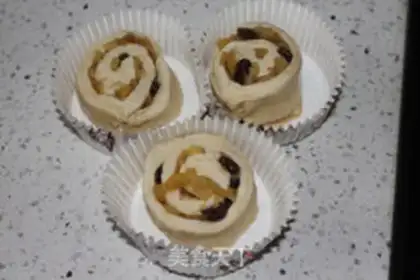 Make pineapple rolls step 3