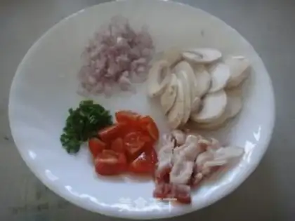 Make Bacon tomato roasted eggs step 1
