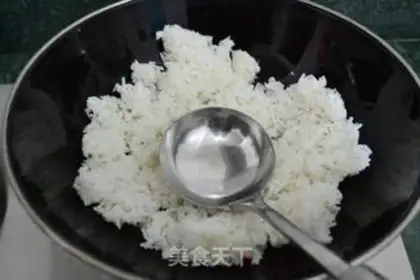Make Gold egg fried rice step 4