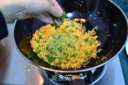 Make Gold egg fried rice step 9