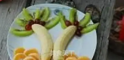 Make Sunshine beach fruit plate step 6