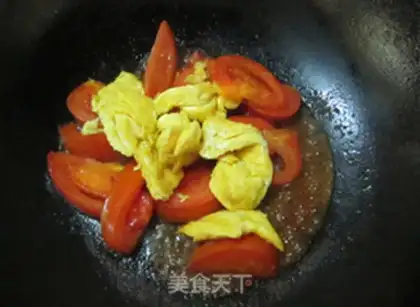 Make Tomato fried eggs step 8
