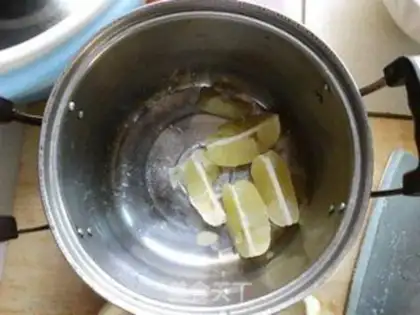 Make A tea with honey step 2