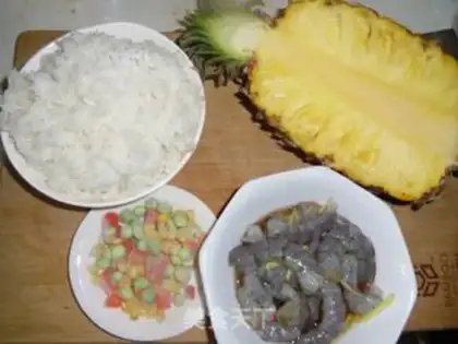 Make Pineapple seafood step 0