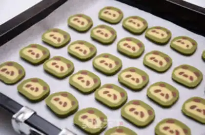 Make Panda cookies step 19