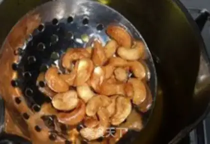Make Pineapple seafood step 3