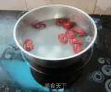 Make Soup and red dates step 3