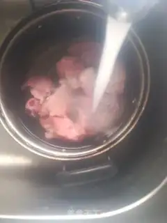 Make Soybean pig hoof soup step 0