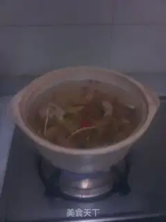 Make Soybean pig hoof soup step 3
