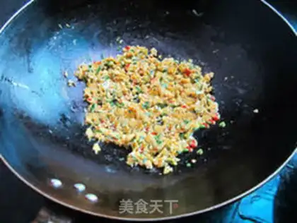 Make Garlic fried eggs step 6