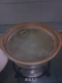 Make Soybean pig hoof soup step 5
