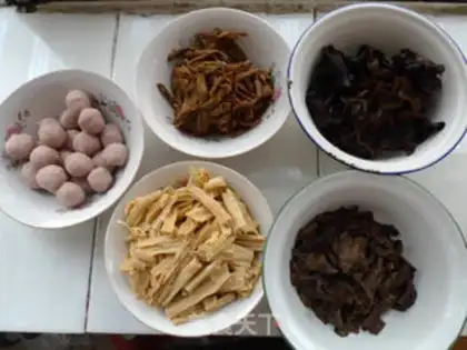 Make The mushrooms with soupballs step 0