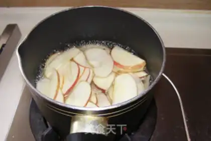 Make Rose apple rolls step 1