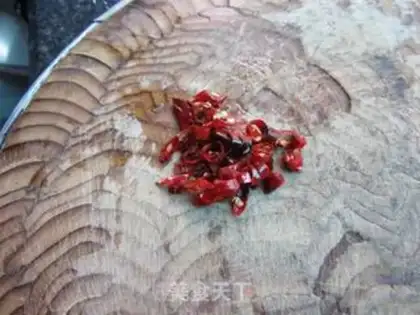 Make Garlic fried eggs step 1